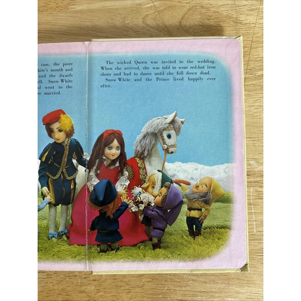 Vintage My Tiny 3-D‎ Book -  Snow White - Playmore Inc Publishers